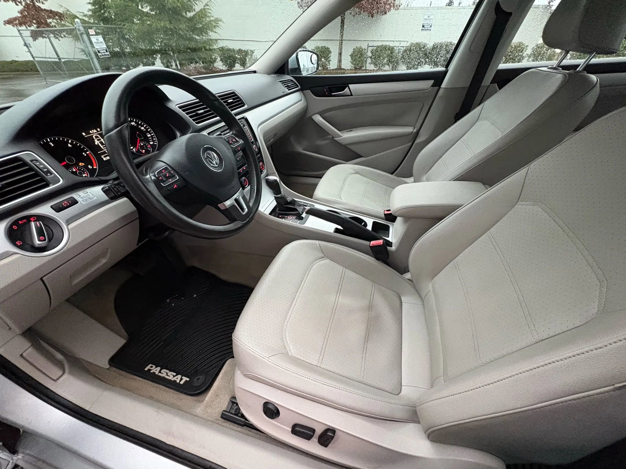 Used 2013 Volkswagen Passat TDI SE image 9