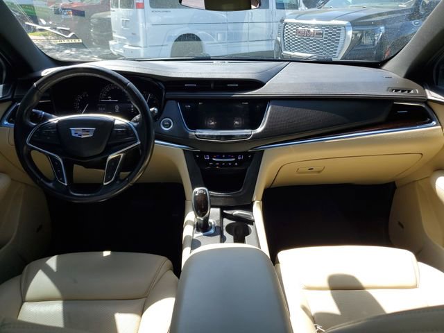 Used 2018 Cadillac XT5 Luxury w/ Driver Awareness Package FWD image 11