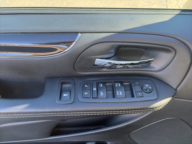 Used 2018 Dodge Grand Caravan SE image 12