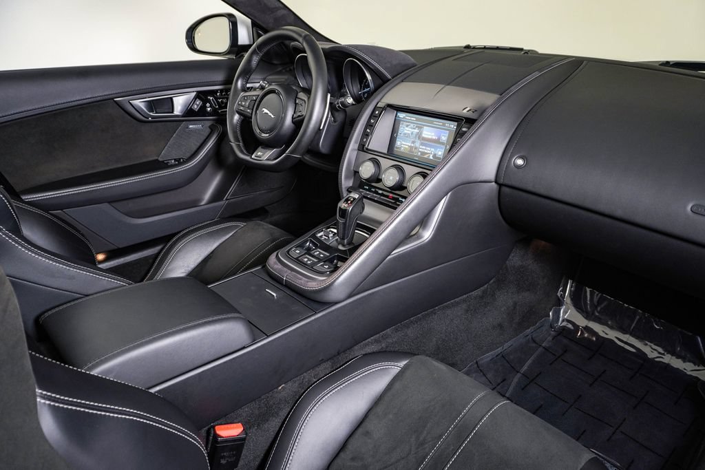 Used 2017 Jaguar F-TYPE R AWD/4WD image 17