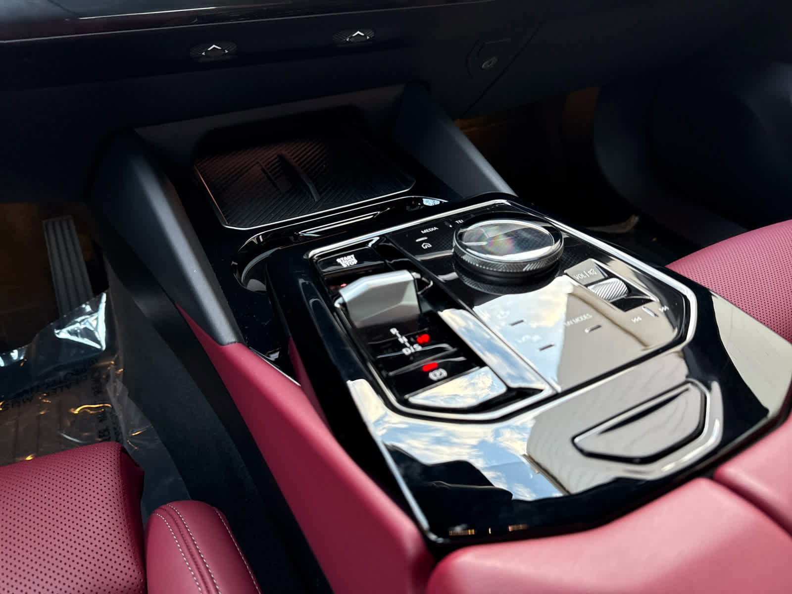 Certified 2024 BMW 530i xDrive w/ Premium Package image 9