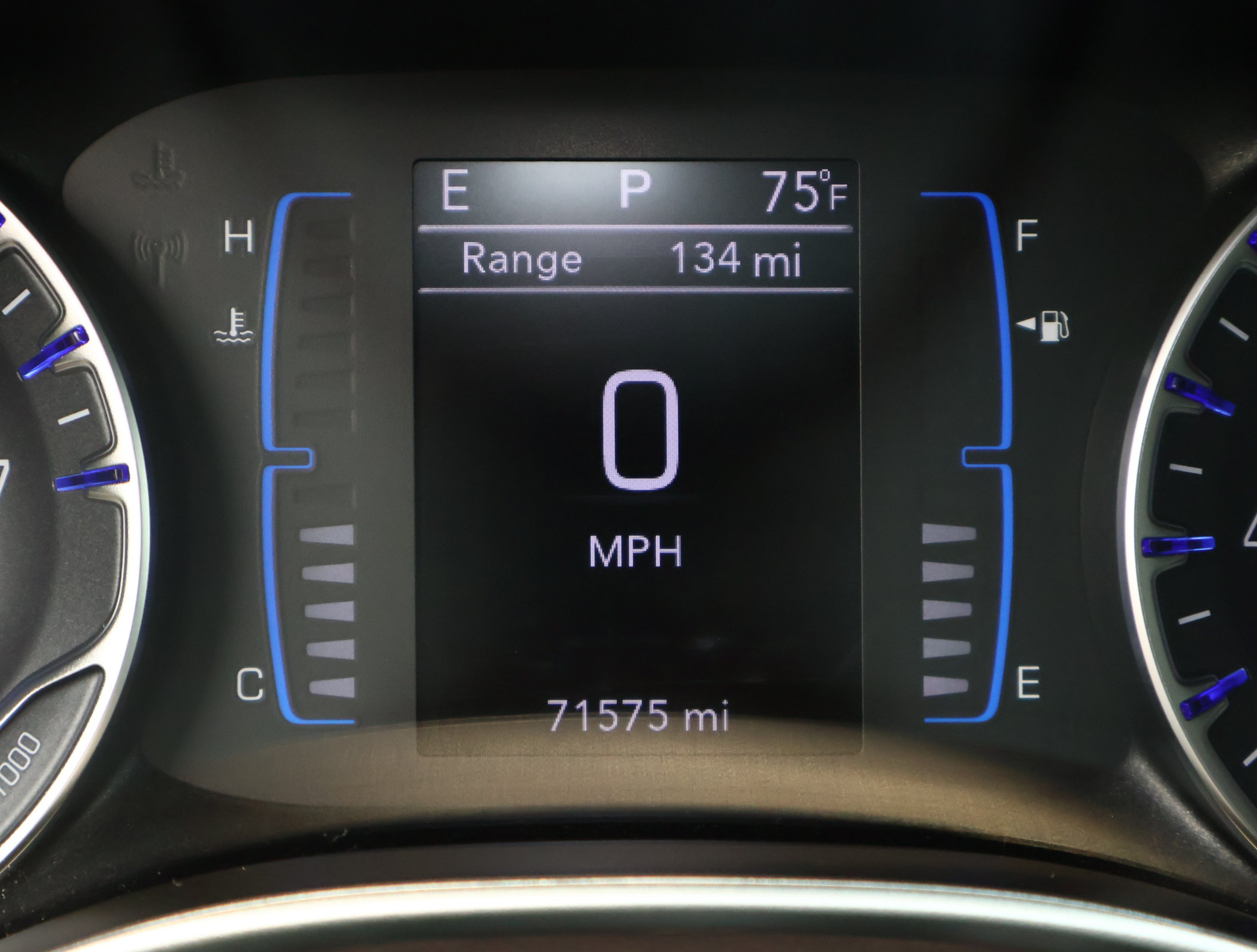 Used 2024 Chrysler Voyager LX FWD image 4