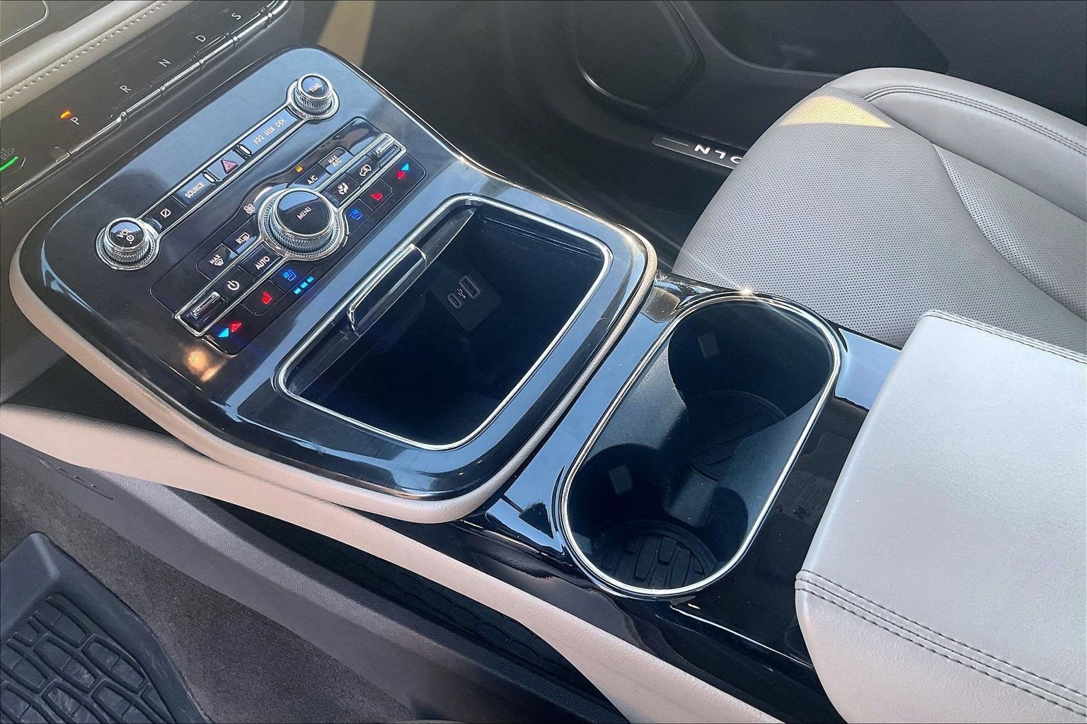 Used 2022 Lincoln Nautilus Reserve AWD/4WD image 14