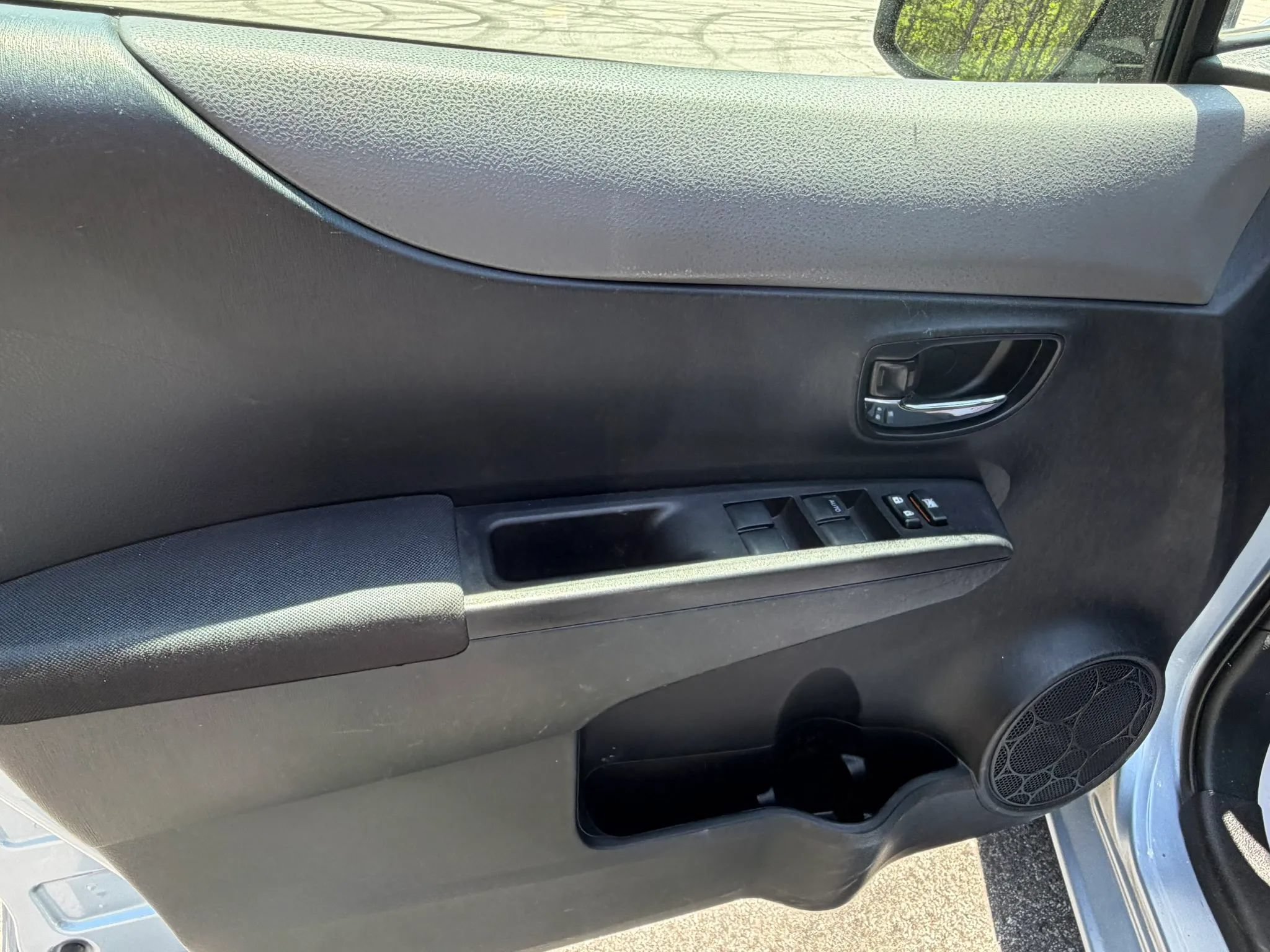 Used 2014 Toyota Yaris LE FWD image 13
