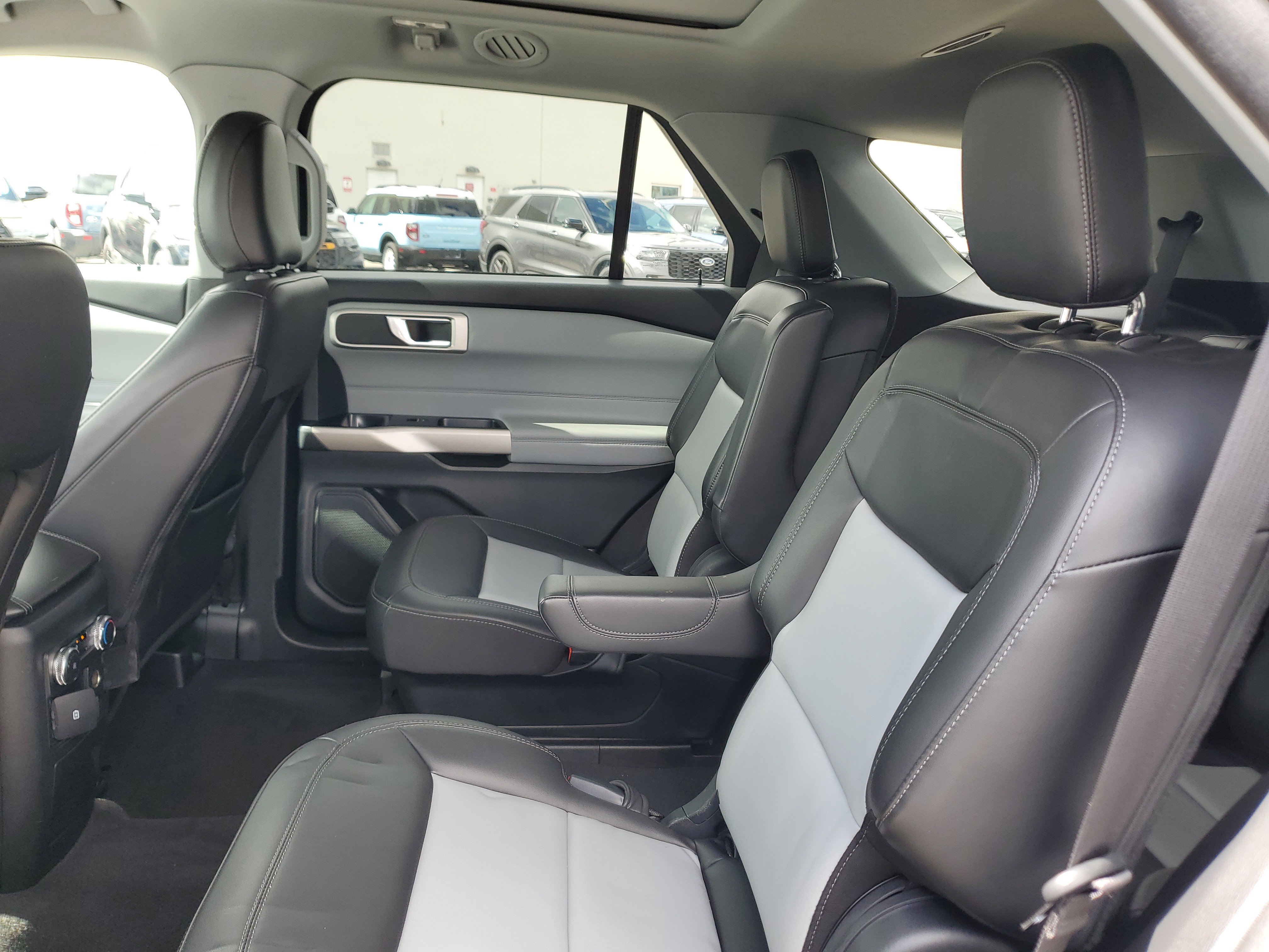 Used 2023 Ford Explorer XLT w/ Equipment Group 202A image 14