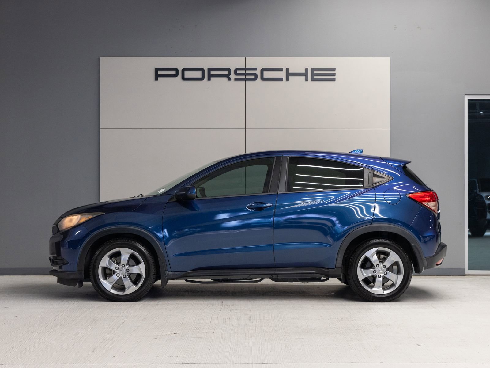 Used 2017 Honda HR-V LX image 2