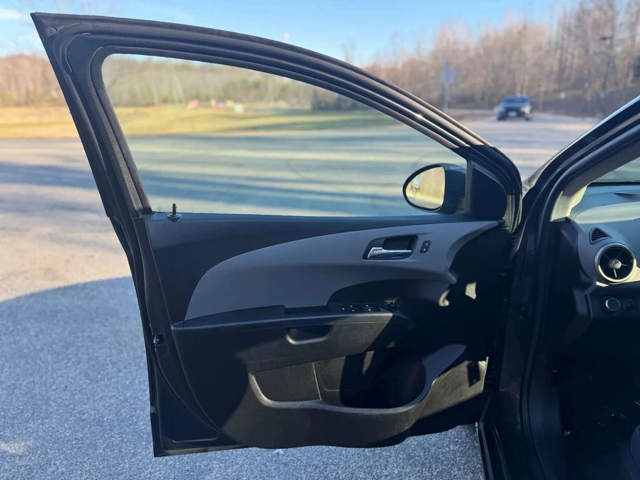 Used 2014 Chevrolet Sonic LT image 23