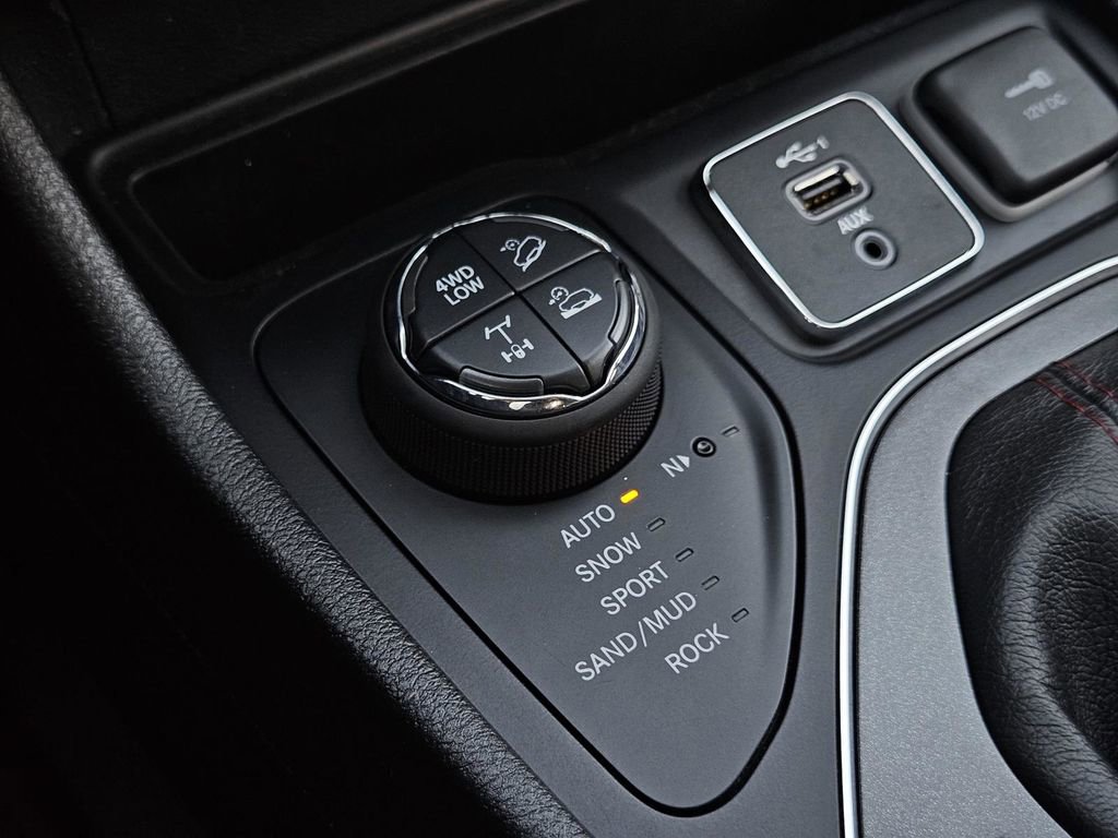 Used 2019 Jeep Cherokee Trailhawk w/ Comfort/Convenience Group image 25