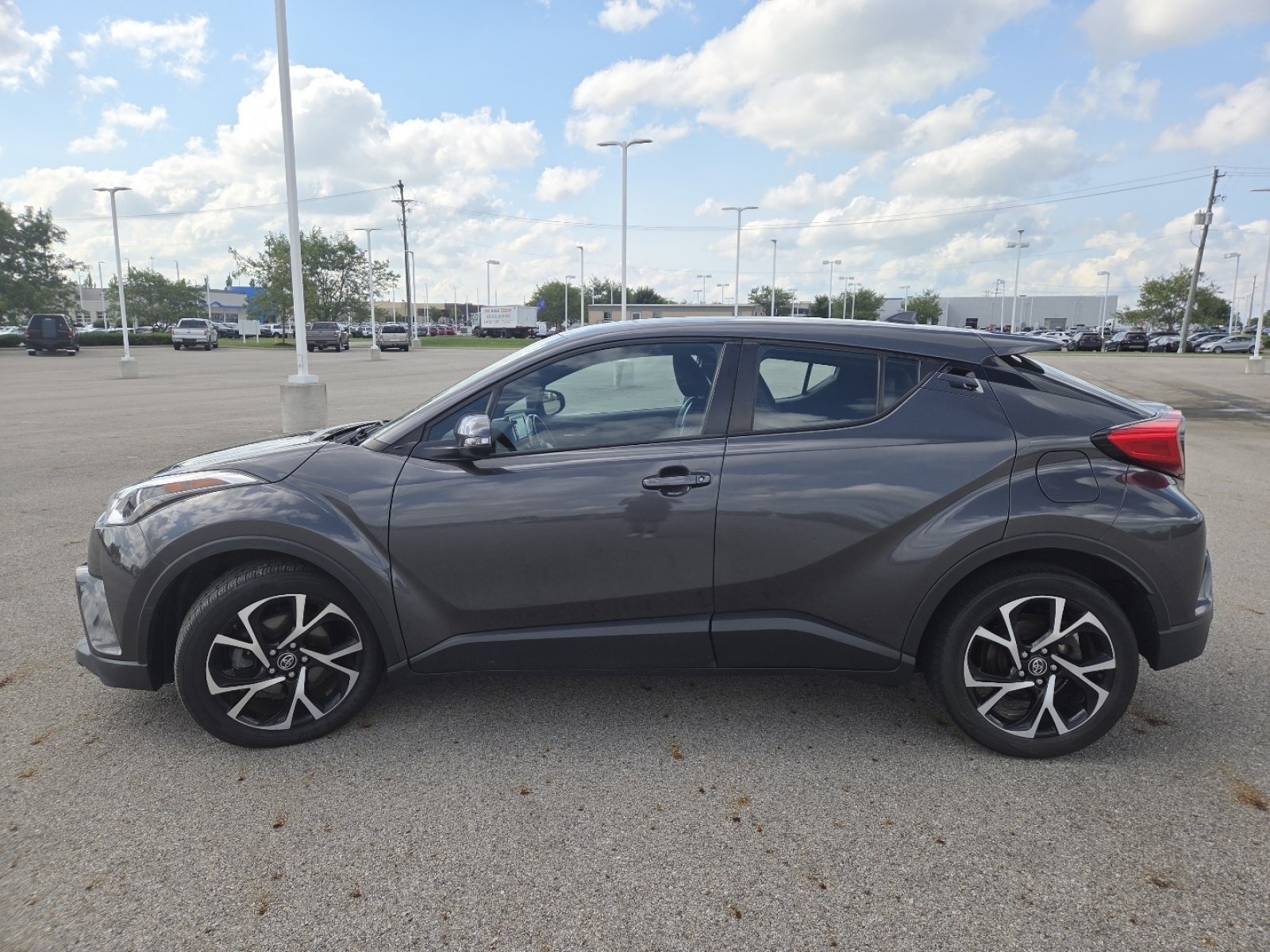 Used 2018 Toyota C-HR XLE FWD image 13