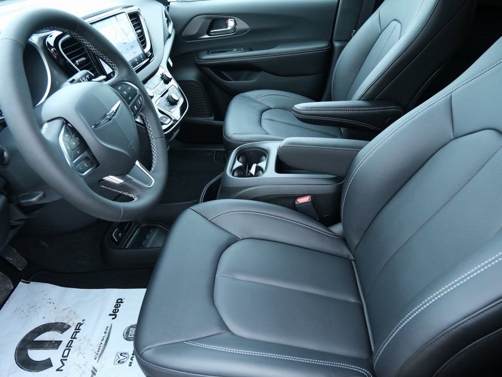 New 2026 Chrysler Voyager LX FWD image 5