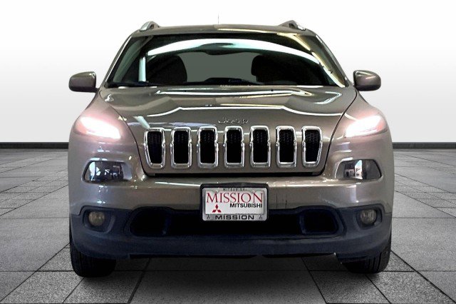 Used 2017 Jeep Cherokee Latitude image 3