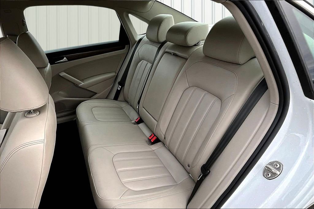 Used 2020 Volkswagen Passat 2.0T SEL FWD image 22