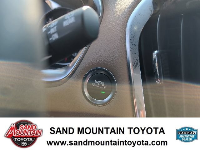 Used 2022 Chevrolet Traverse Premier FWD image 24