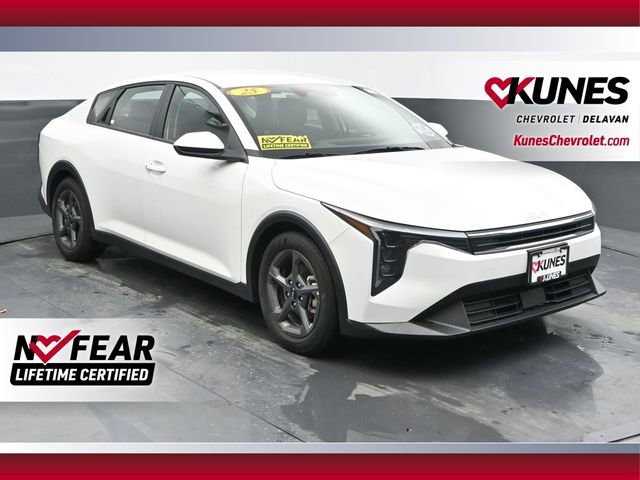 Used 2025 Kia K4 LXS image 1