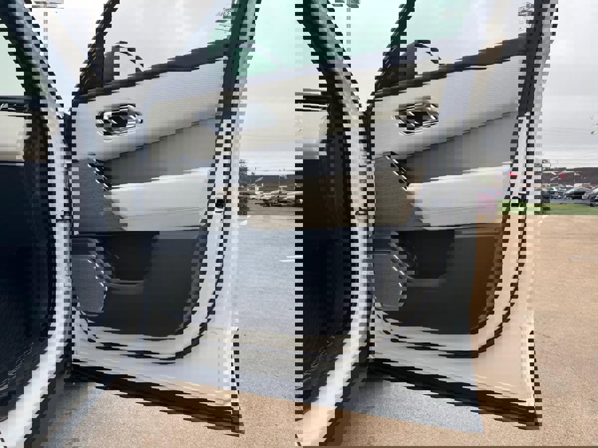 Used 2019 Land Rover Range Rover Velar R-Dynamic SE image 36