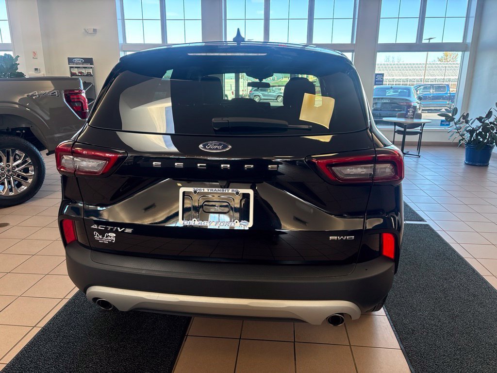 Used 2023 Ford Escape Active AWD/4WD image 4