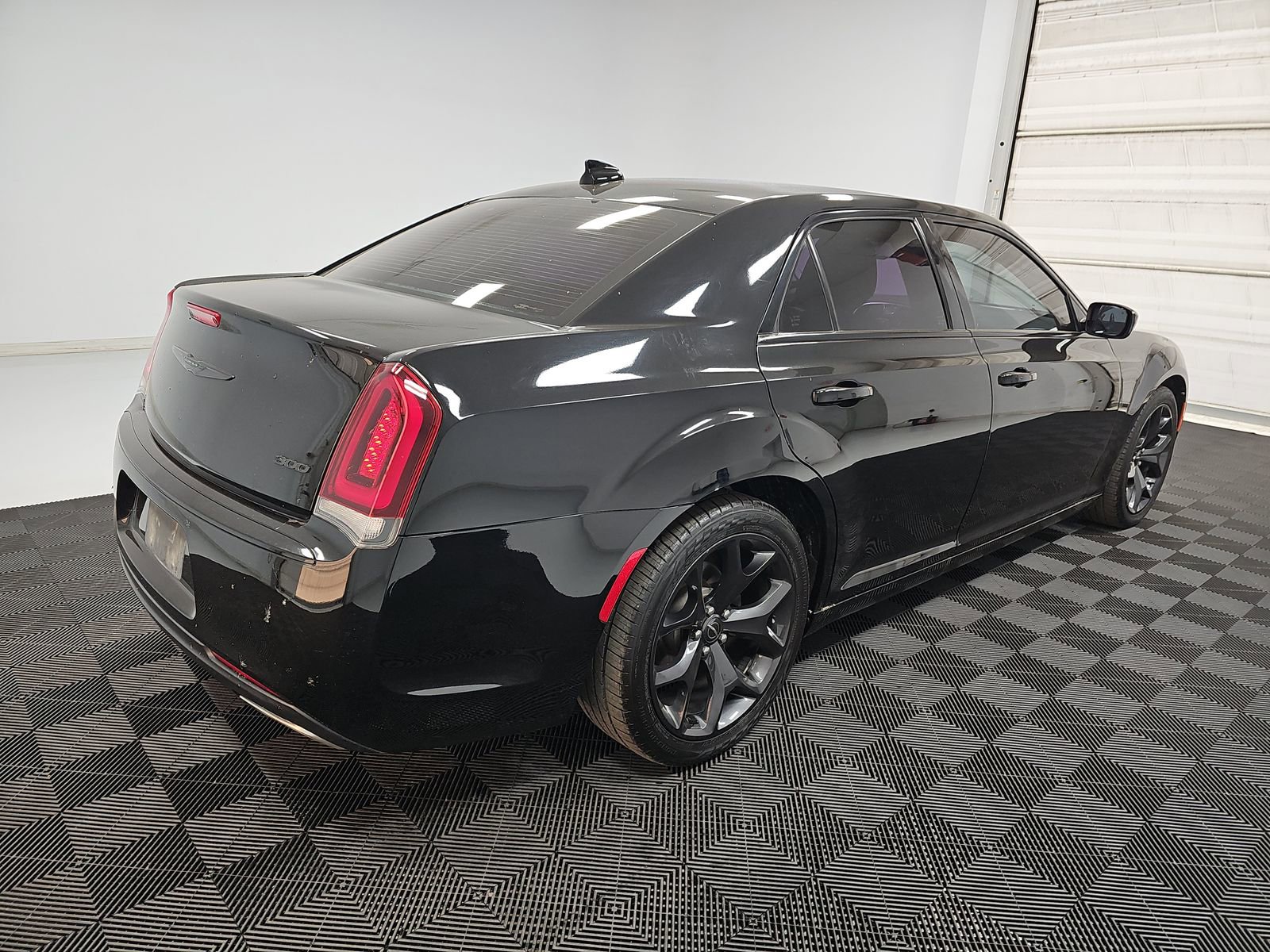 Used 2021 Chrysler 300 Touring w/ Sport Appearance Package image 4