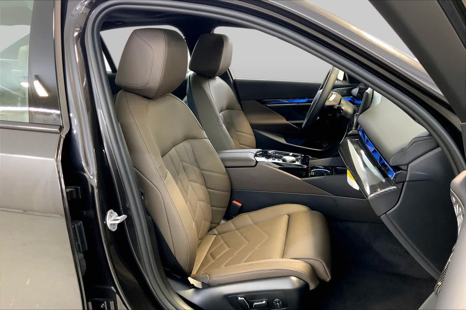 Used 2026 BMW i5 M60 AWD/4WD image 8
