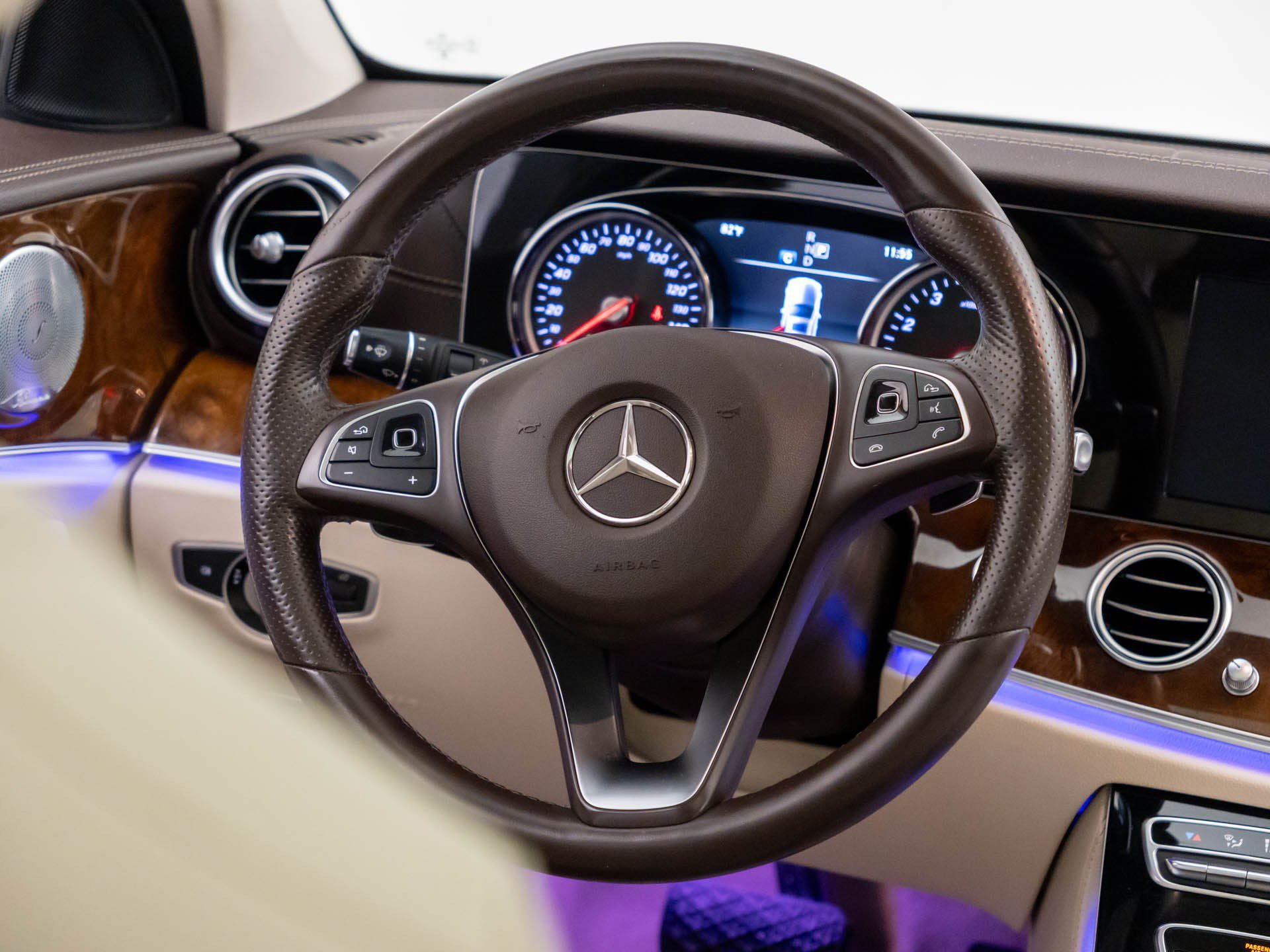 Used 2017 Mercedes-Benz E 400 4MATIC Wagon image 10