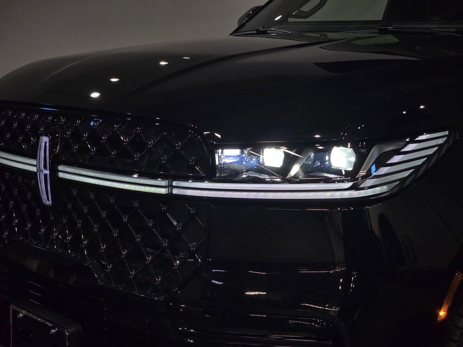 New 2025 Lincoln Navigator L Reserve w/ Jet Appearance Package image 12