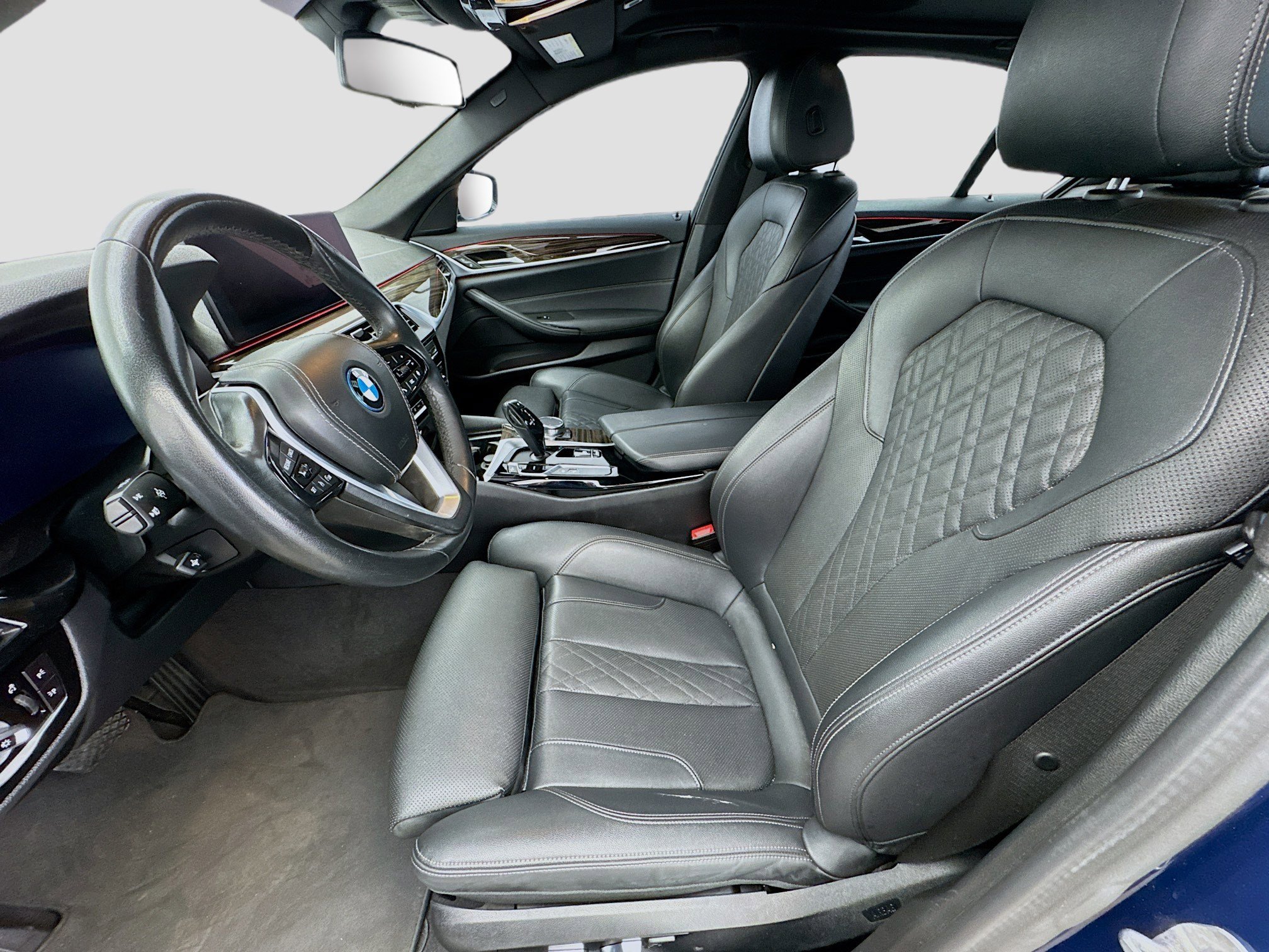 Used 2023 BMW 530e w/ Convenience Package image 13