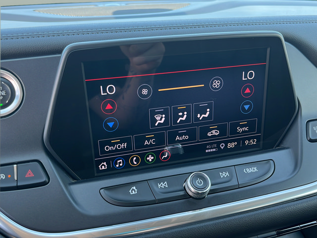 Used 2022 Chevrolet Blazer LT FWD image 23