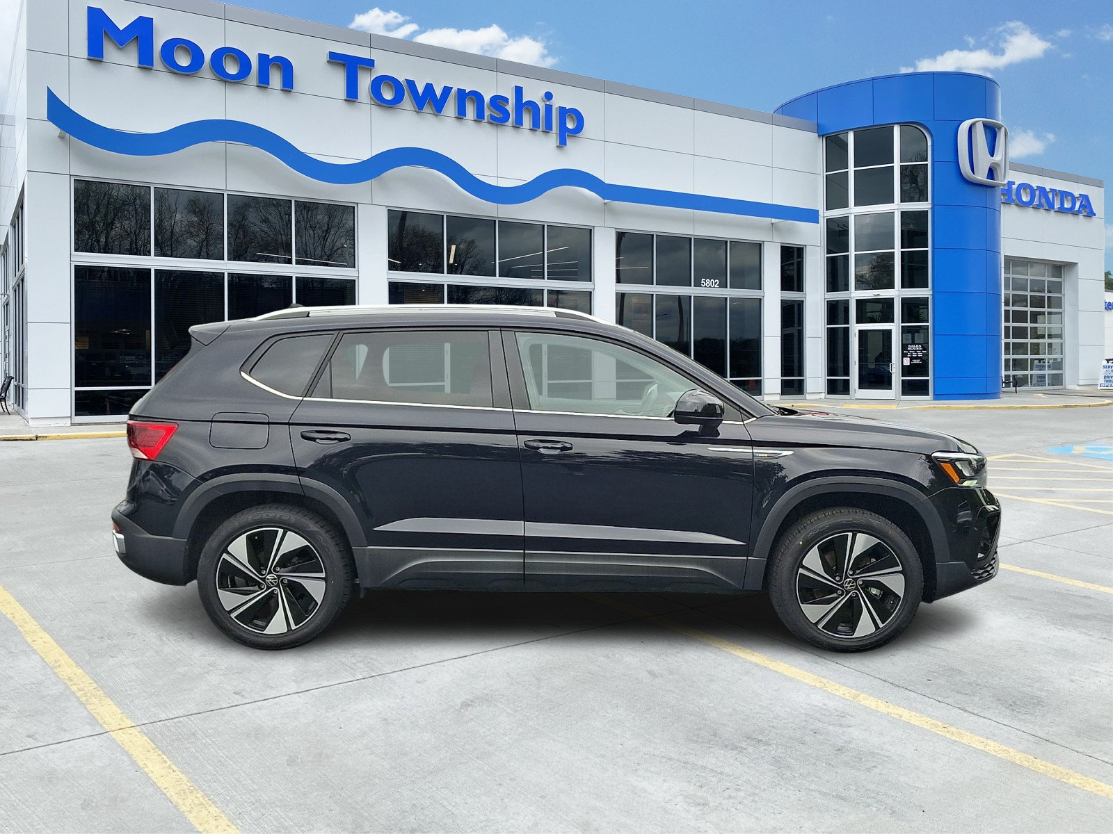 Used 2024 Volkswagen Taos SE AWD/4WD image 7