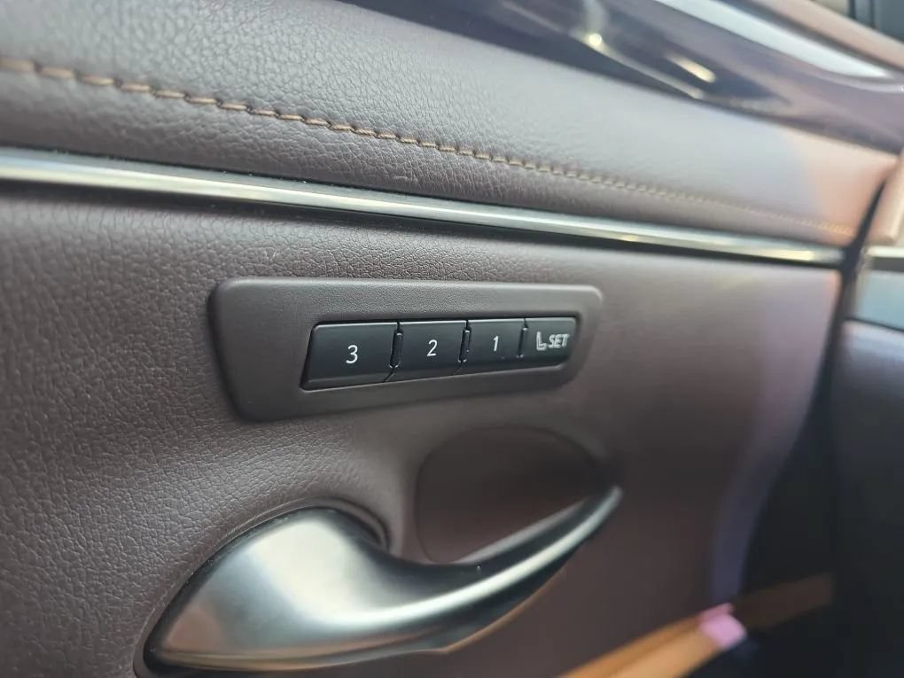 Used 2019 Lexus ES 350 w/ Premium Package FWD image 25