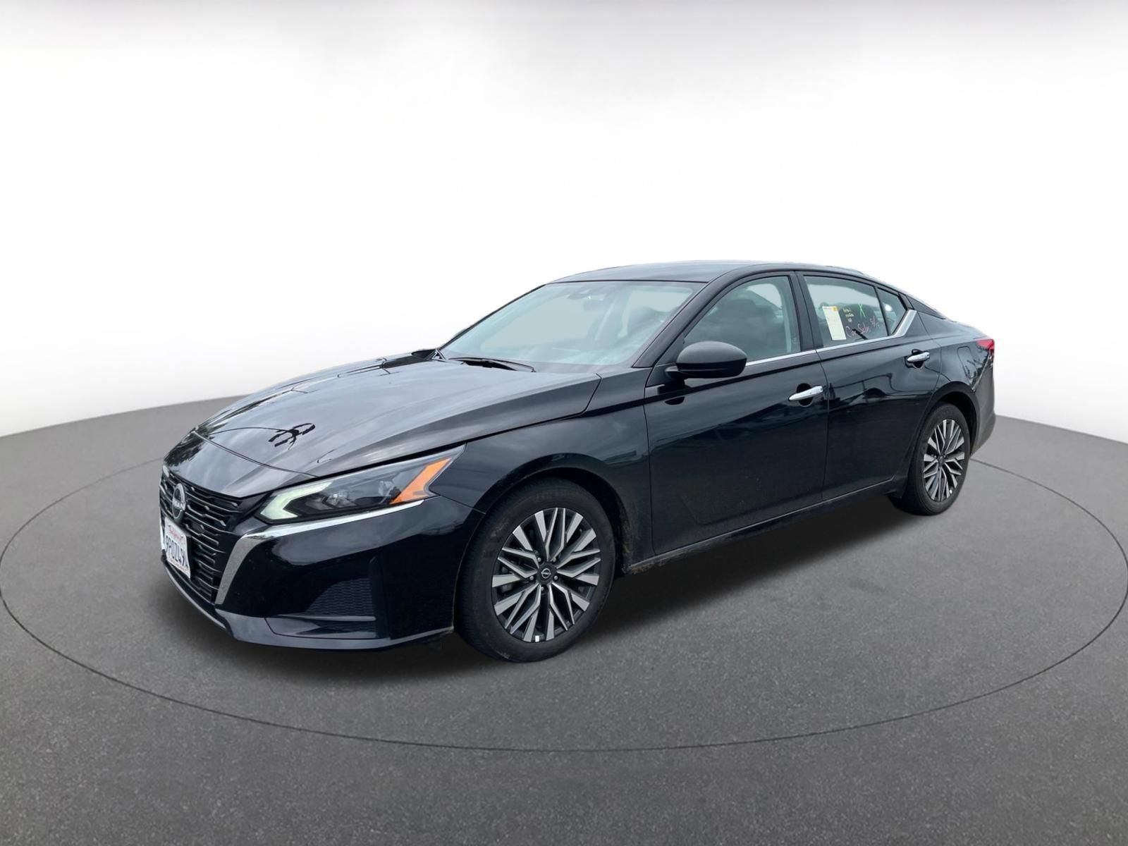 Used 2025 Nissan Altima 2.5 SV FWD image 3
