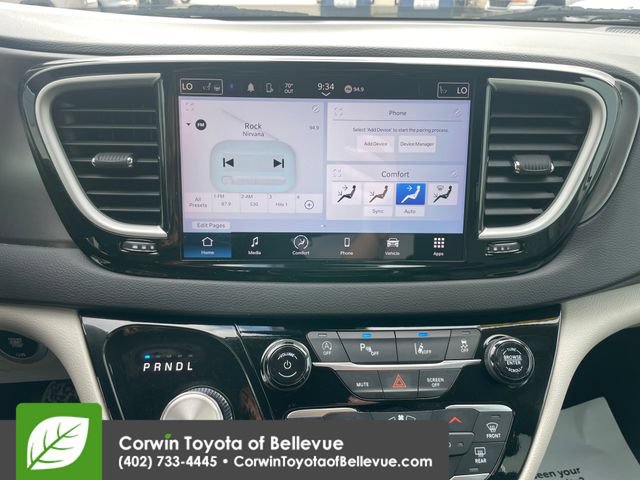 Used 2024 Chrysler Pacifica Touring-L FWD image 12