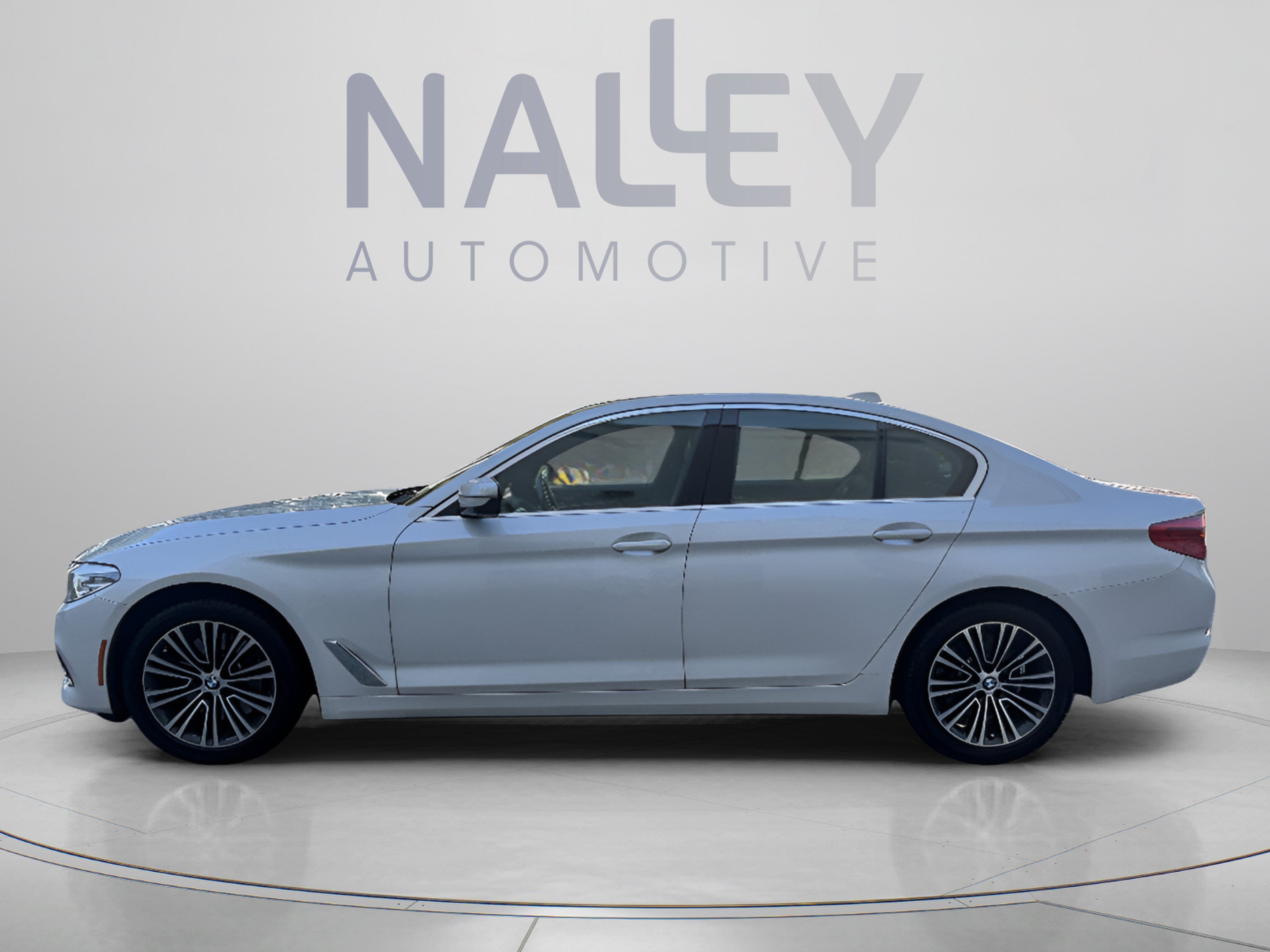 Used 2019 BMW 530i xDrive w/ Convenience Package AWD/4WD image 2