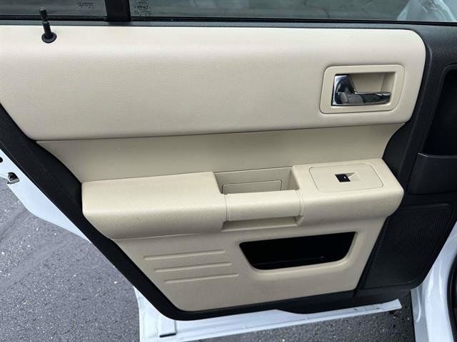 Used 2017 Ford Flex SE FWD image 11