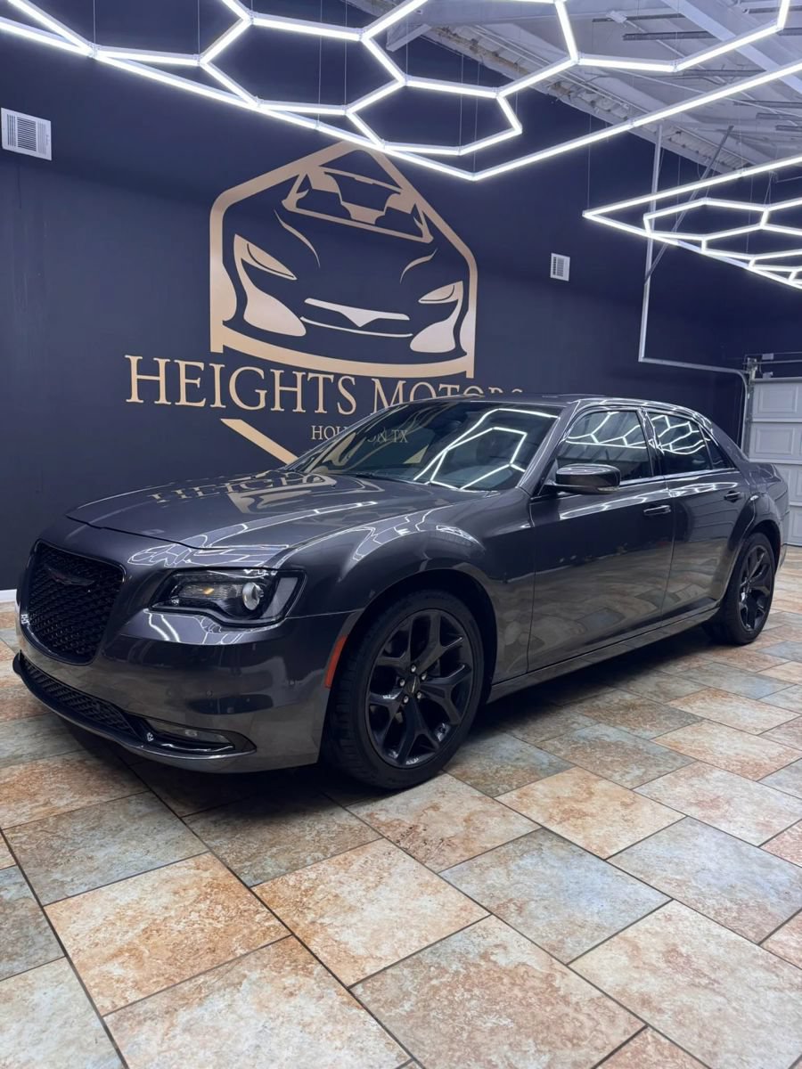 Used 2023 Chrysler 300 S RWD image 4