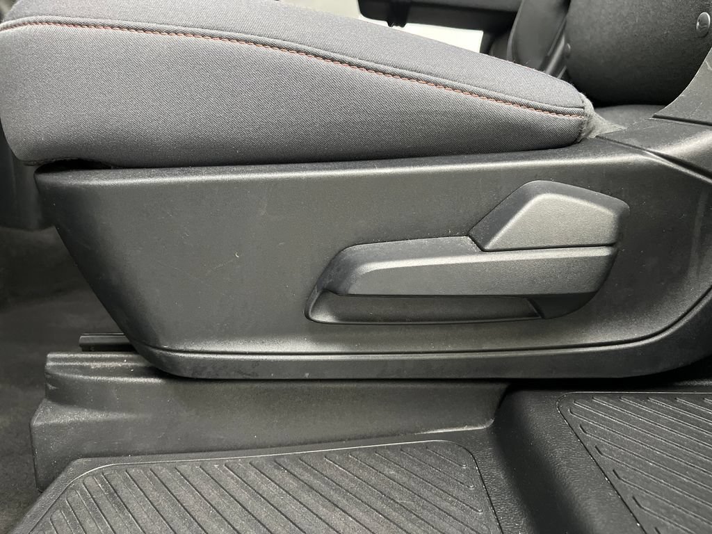 Used 2025 Ford Explorer Active RWD image 18