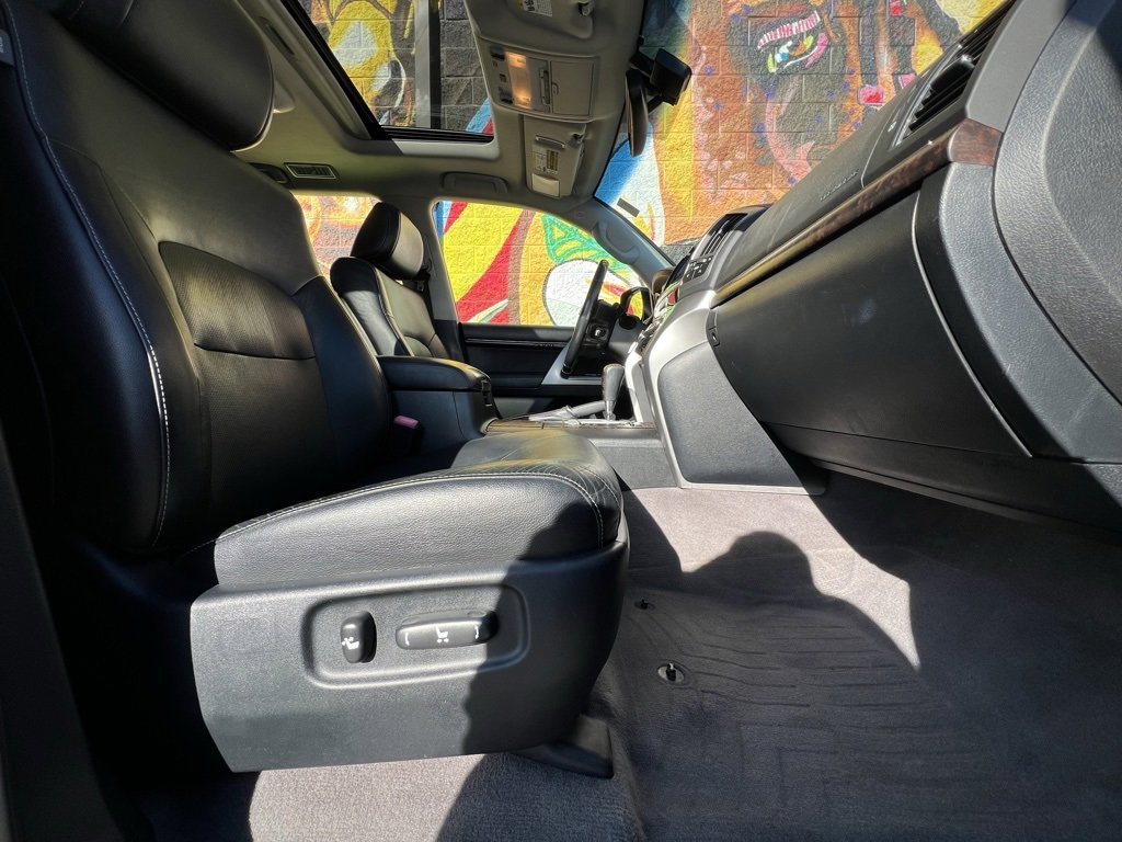 Used 2013 Toyota Land Cruiser image 41