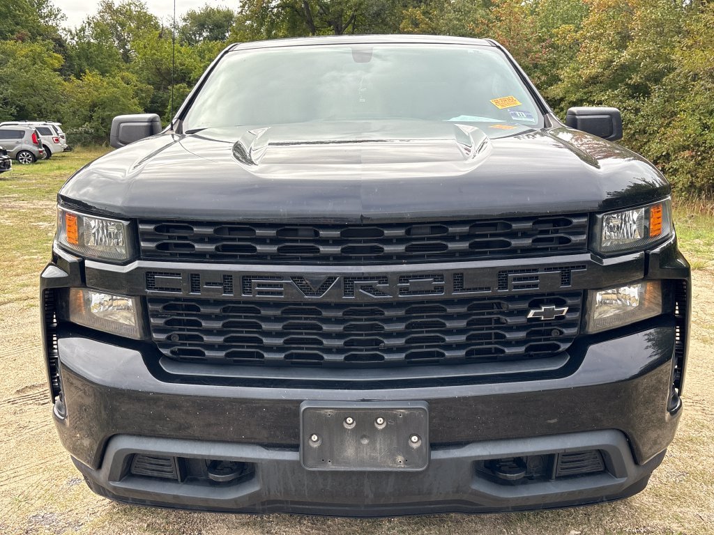 Used 2019 Chevrolet Silverado 1500 Custom w/ Custom Convenience Package AWD/4WD image 2