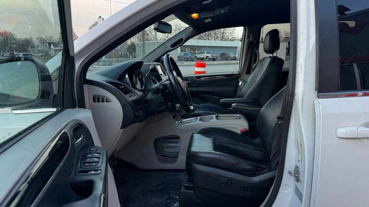 Used 2017 Dodge Grand Caravan GT image 10