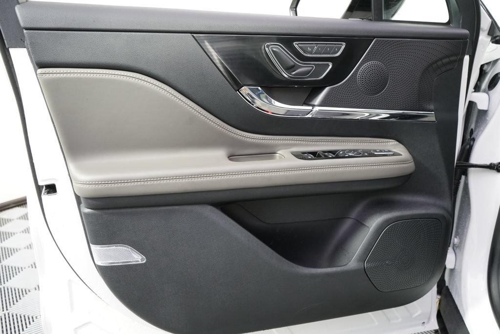 New 2026 Lincoln Corsair Reserve w/ Jet Appearance Package AWD/4WD image 22