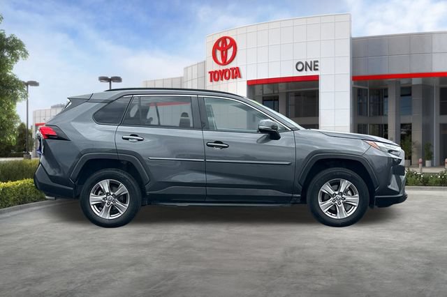 Used 2022 Toyota RAV4 XLE w/ Convenience Package FWD image 3