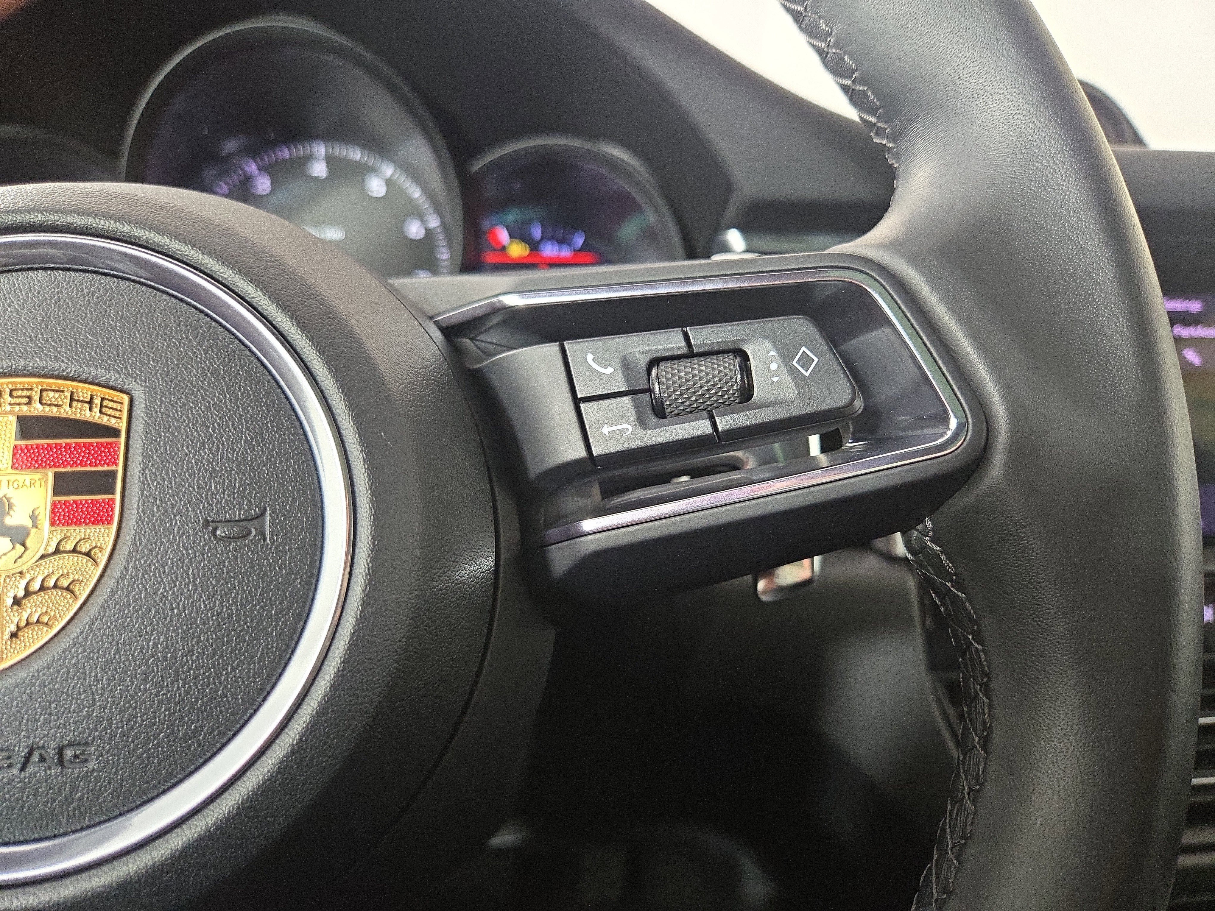 Used 2022 Porsche Macan image 16