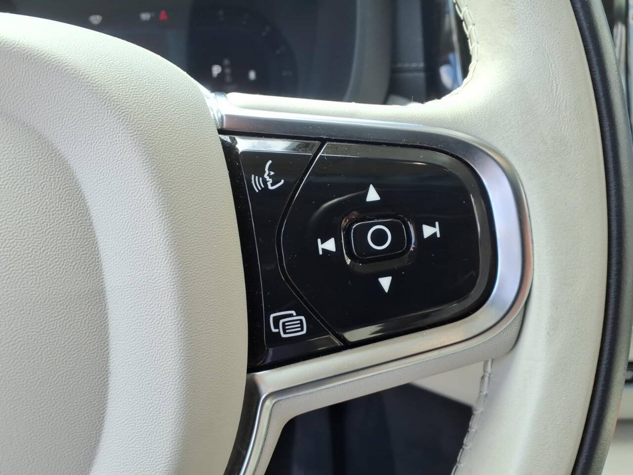 Used 2023 Volvo XC60 B6 Ultimate w/ Climate Package AWD/4WD image 17