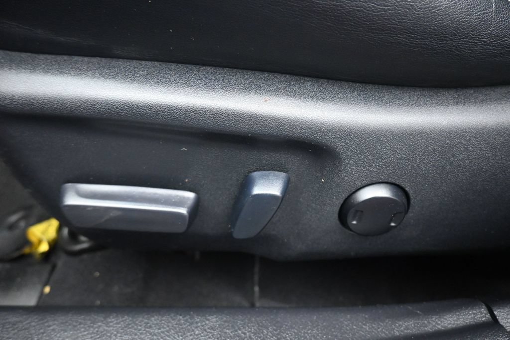 Used 2012 Toyota Camry SE FWD image 12