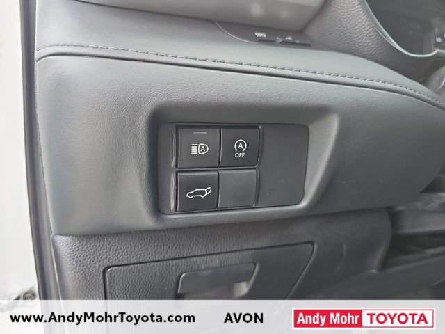 Used 2023 Toyota Highlander LE FWD image 14