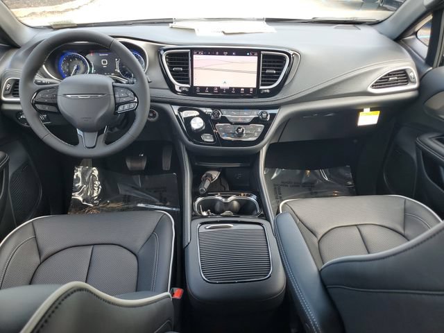 New 2027 Chrysler Pacifica Limited AWD/4WD image 16