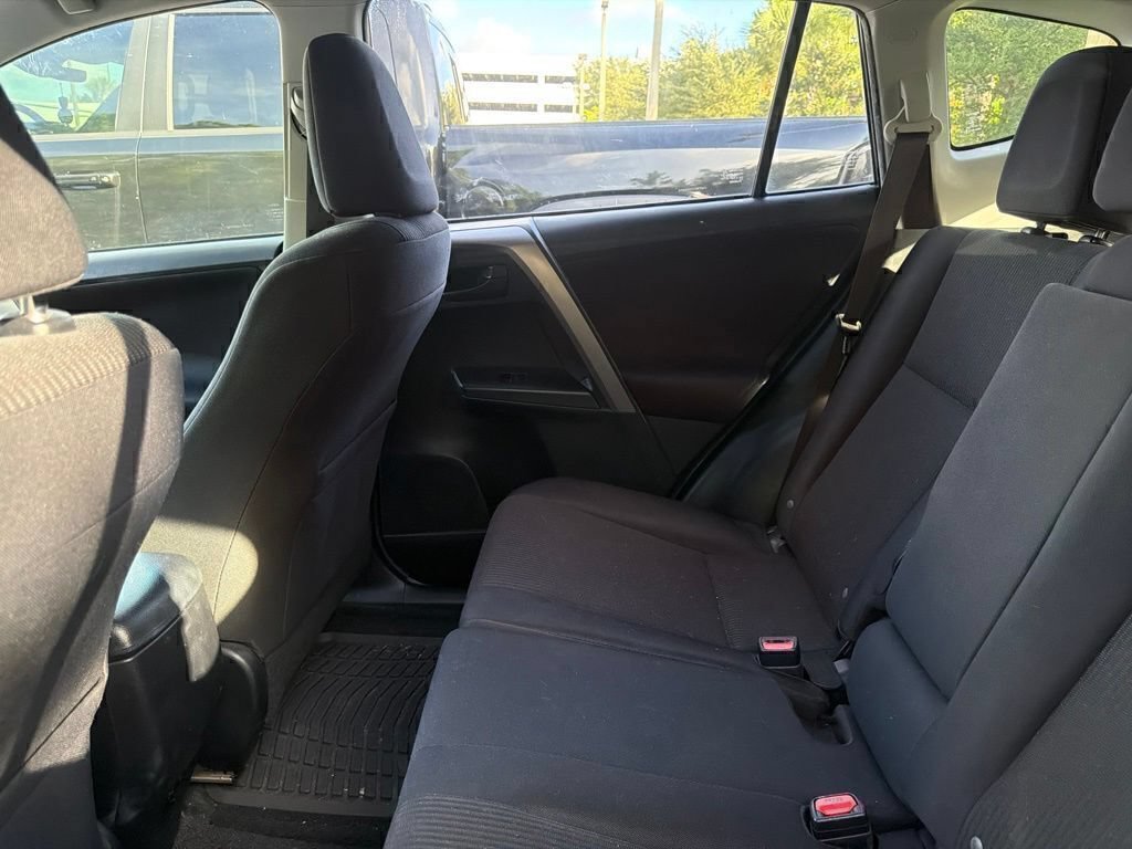 Used 2016 Toyota RAV4 LE FWD image 8