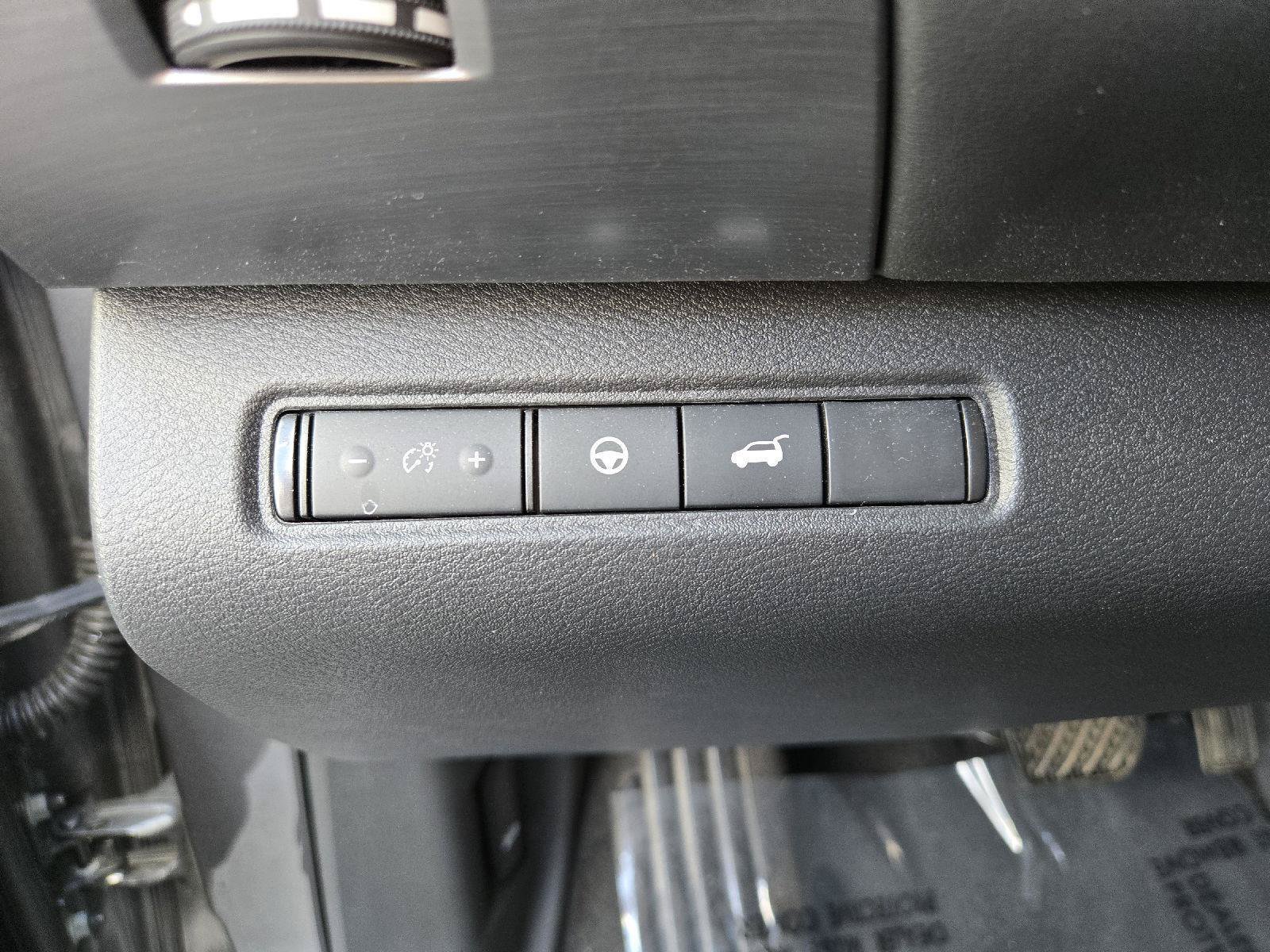 Used 2025 Nissan Pathfinder SL AWD/4WD image 16