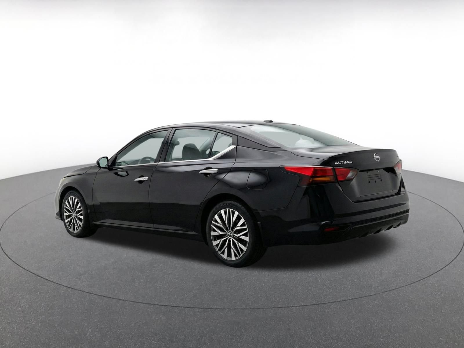 Used 2025 Nissan Altima 2.5 SV FWD image 7
