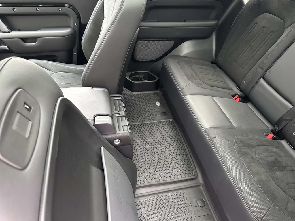 Certified 2022 Land Rover Defender 90 V8 AWD/4WD image 15