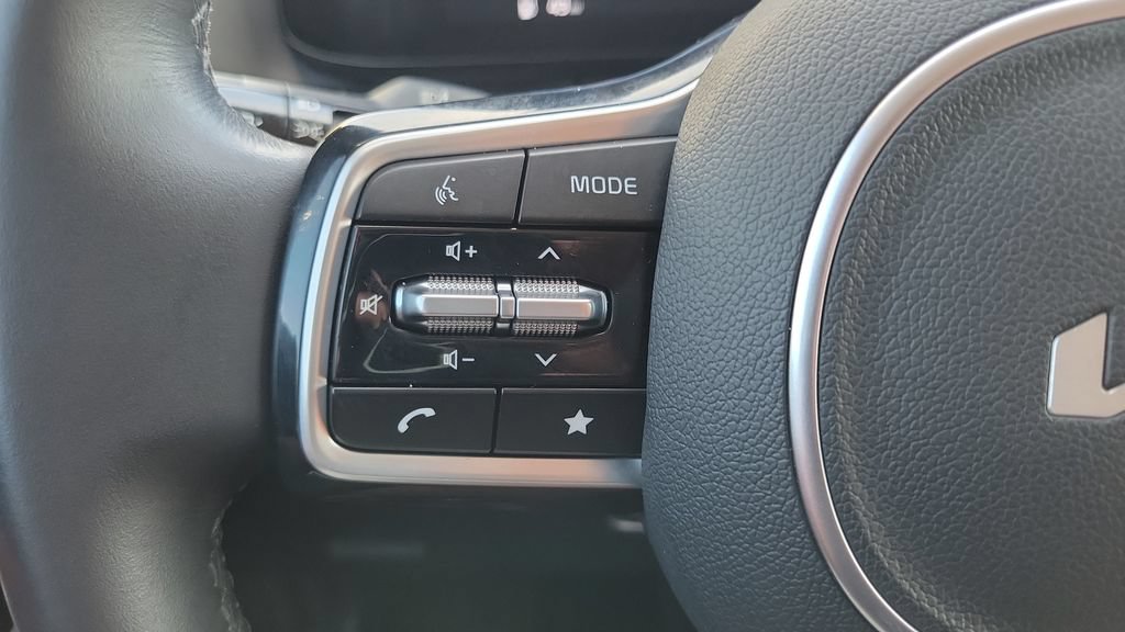 Used 2023 Kia Carnival SX FWD image 20