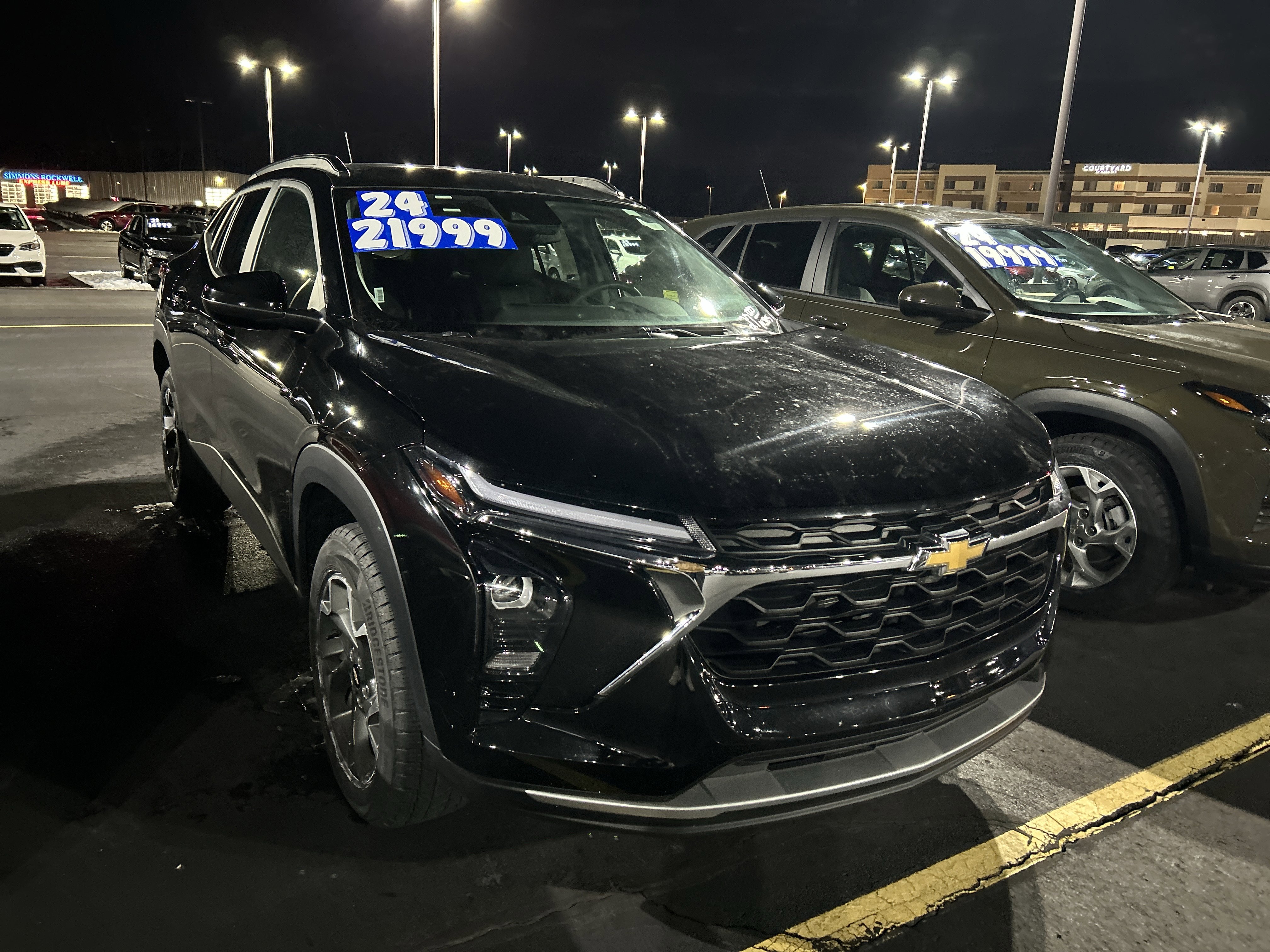 Used 2024 Chevrolet Trax LT FWD image 2
